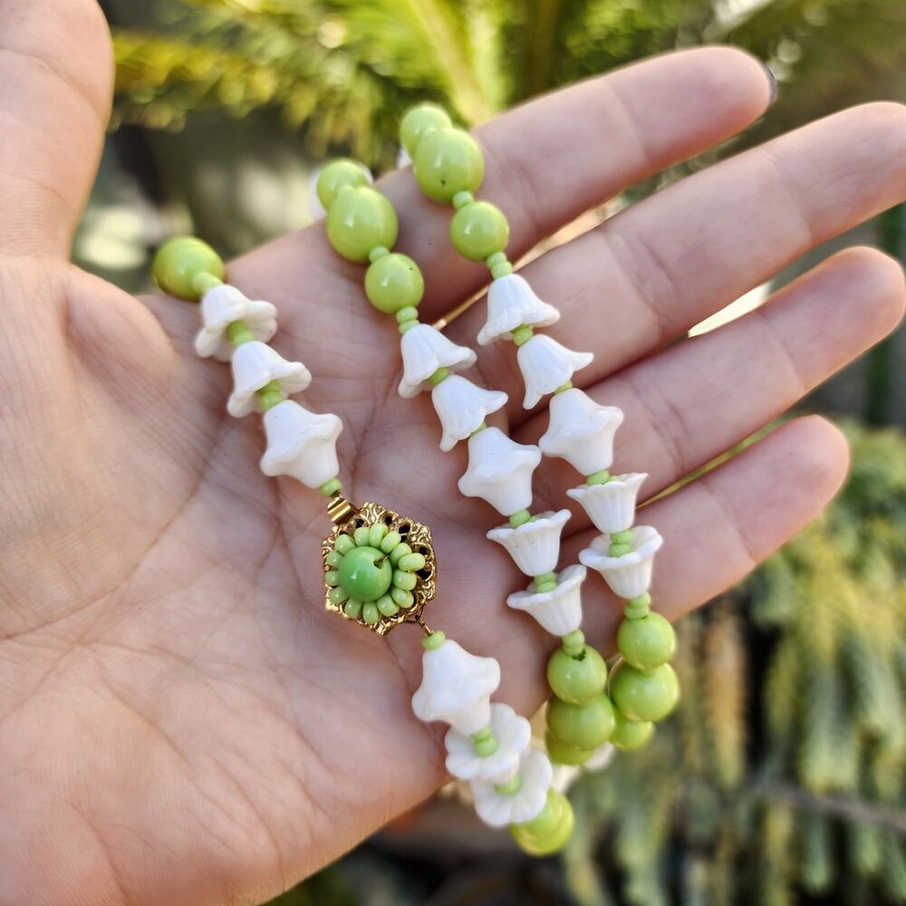 Vtg SIGNED Miriam Haskell Necklce White Milk Glass Green Enamel Tulip Flower - Picture 4 of 13